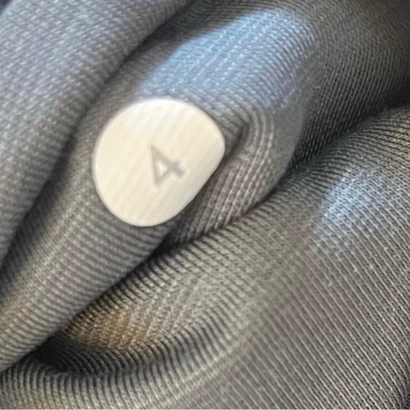 Lululemon cropped activewear bundle 2 pairs cropped leggings Sz 4 - Picture 5 of 9